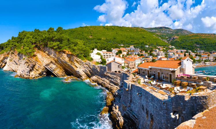 na slici je petrovac
