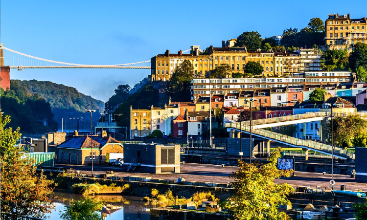 na slici je Bristol