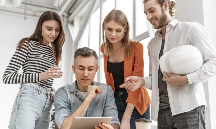 businesspeople-working-together