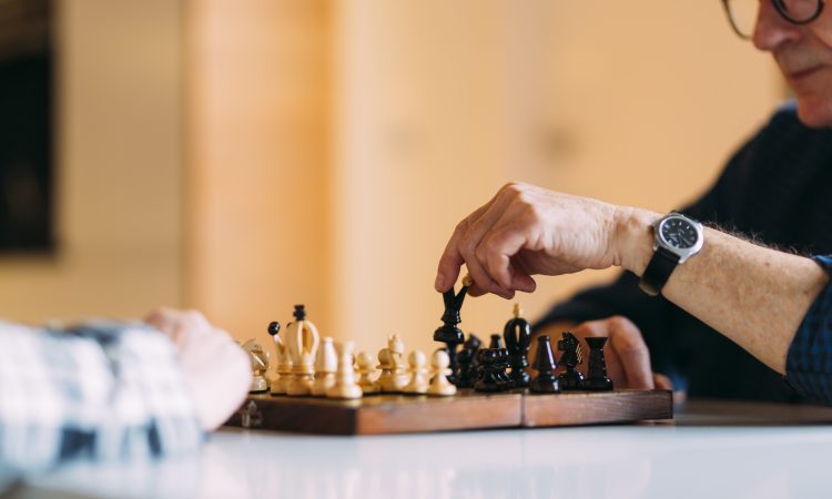 elderly-couple-retirement-home-playing-chess