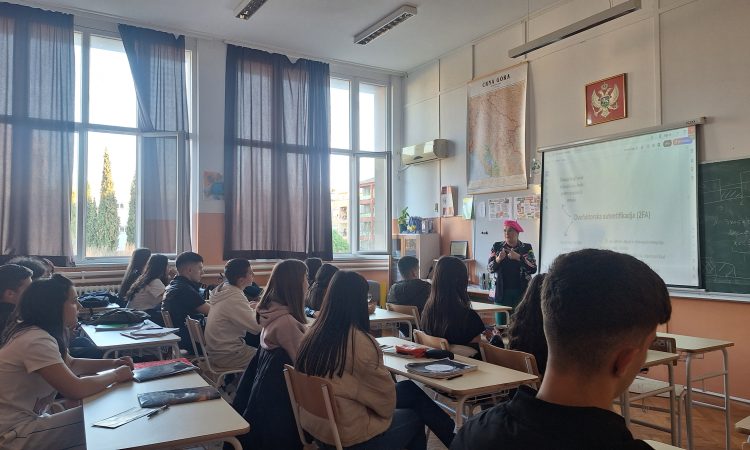 m!M održala radionicu o digitalnom otisku u Hemijskoj školi