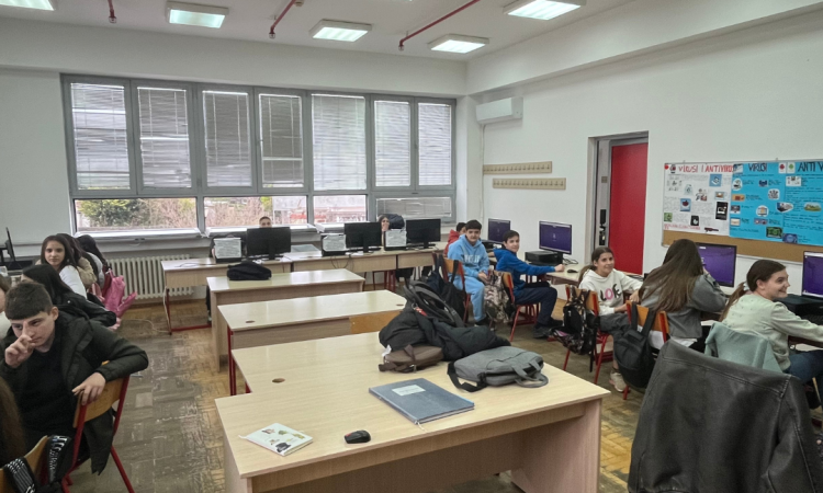 m!M održala radionicu o digitalnoj pismenosti u JU OŠ „21. maj“